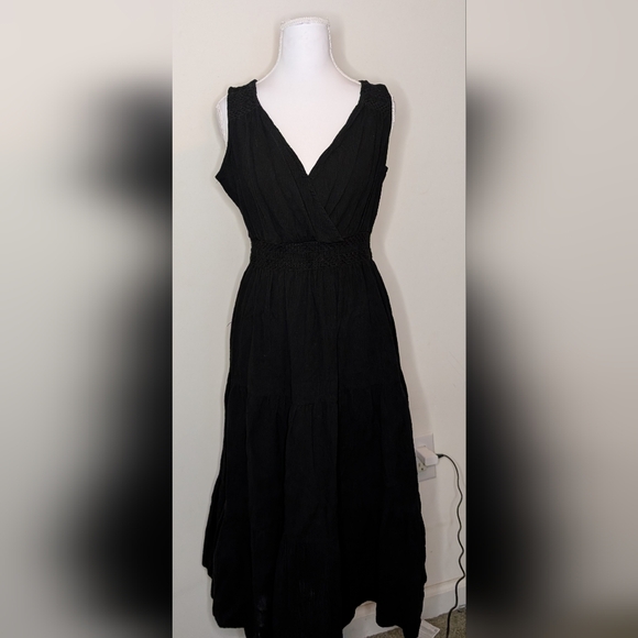 White Stage Black Sleeveless Cinched Waist Dress - Picture 3 of 7